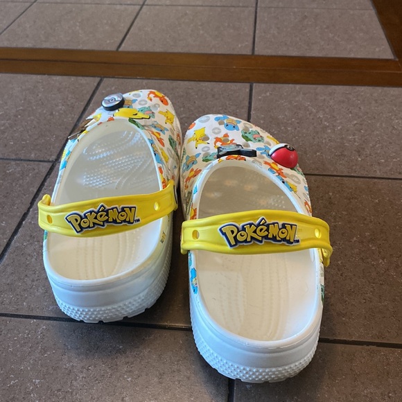 crocs POKÉMON women’s 9 men’s 7 shoes with jibbitz - Picture 4 of 8